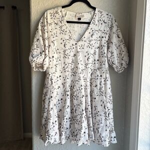 Universal Thread Floral V-Neck M Mini Dress White Puff Sleeve Pleated Spring